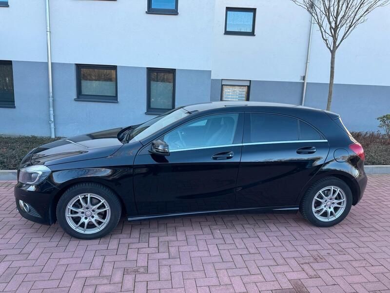 Schwarz Gebraucht 2013 Mercedes A180 Limousine | 11.000 € - Bild 1/4