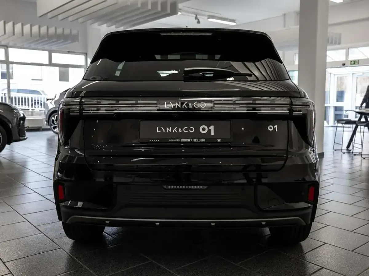 Nouă Lynk & Co 01 280 CP (205 kW) 2025 Negru SUV