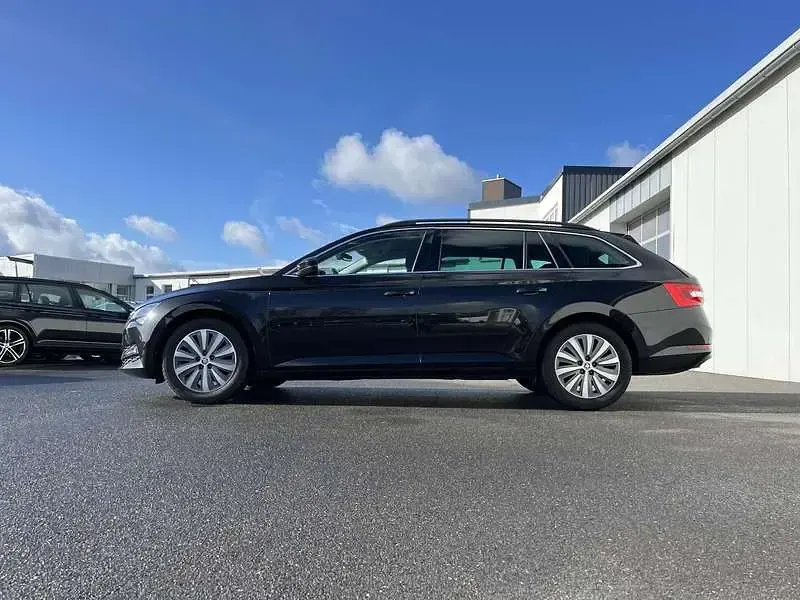 Gebraucht Skoda Superb Ambition 150 PS (110 kW) 2022 Schwarz Kombi