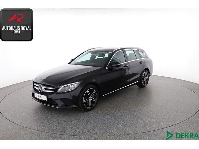 Schwarz (metallic) Gebraucht 2019 Mercedes C200 Avantgarde Kombi | 26.480 € (Fairer Preis) - Bild 1/4