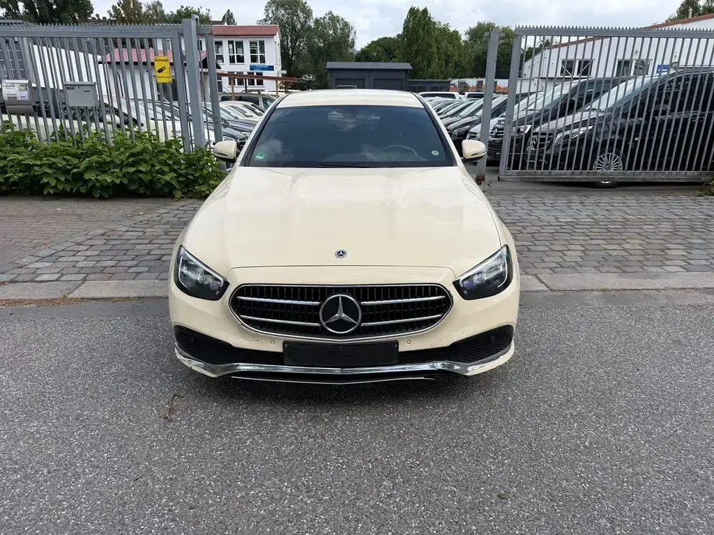 Gebraucht Mercedes E200 160 PS (117 kW) 2022 Beige Limousine