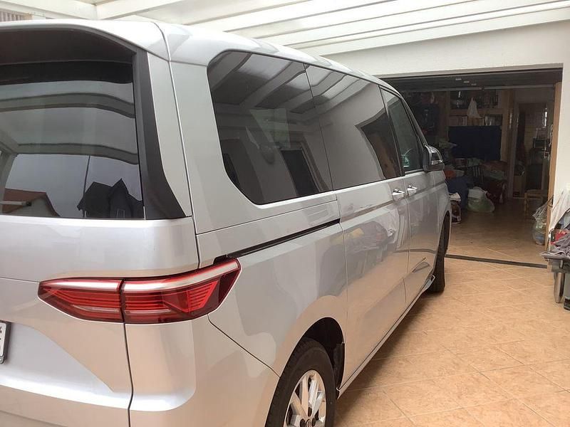 Gebraucht VW Multivan 150 PS (110 kW) 2022 Silber Van