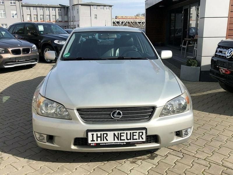 Gebraucht Lexus IS200 155 PS (114 kW) 2002 Silber Limousine