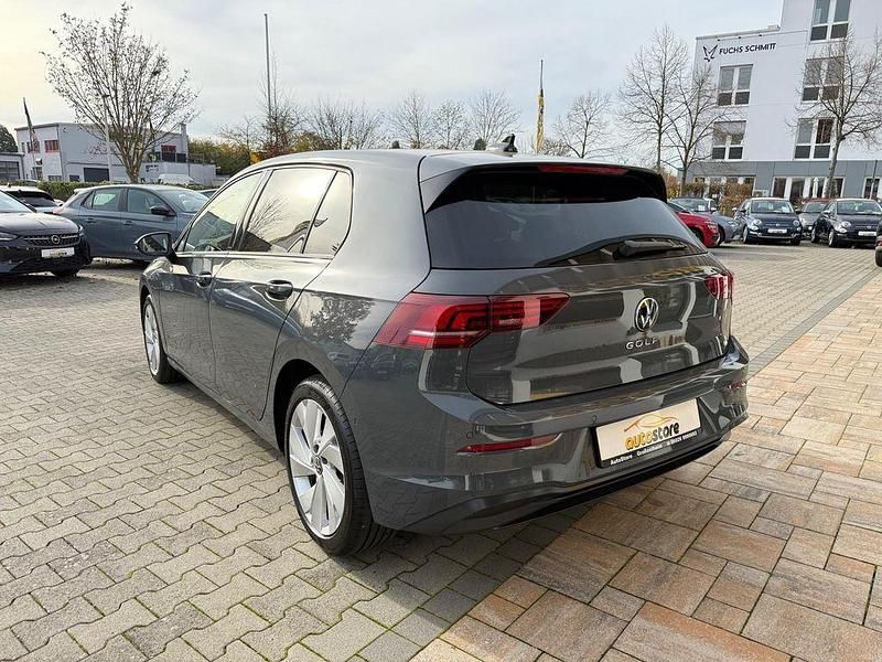 Gebraucht VW Golf VIII Life 150 PS (110 kW) 2025 Delfingrau (metallic) Limousine