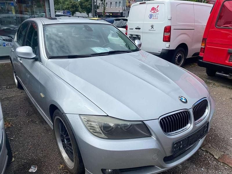 Titansilber metallic Gebraucht 2010 BMW 325 Limousine | 6.900 € (Guter Preis) - Bild 1/4