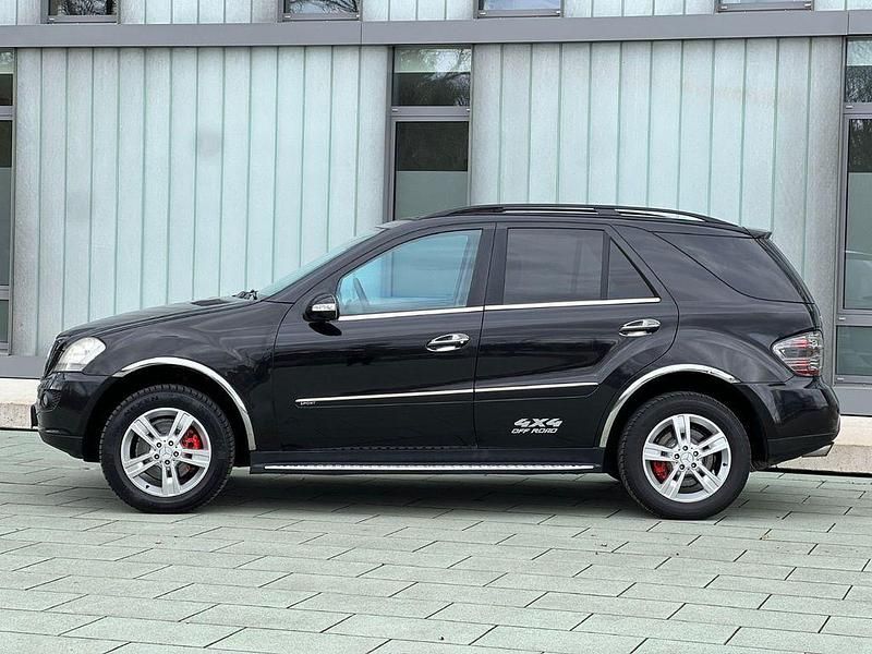 Gebraucht Mercedes ML320 224 PS (164 kW) 2007 Schwarz SUV