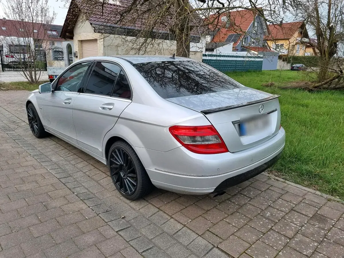 Gebraucht Mercedes C180 156 PS (114 kW) 2010 Silber Limousine