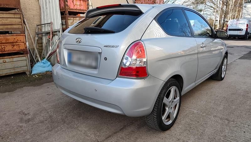 Second-hand Hyundai Accent 97 CP (71 kW) 2007 Gri Hatchback