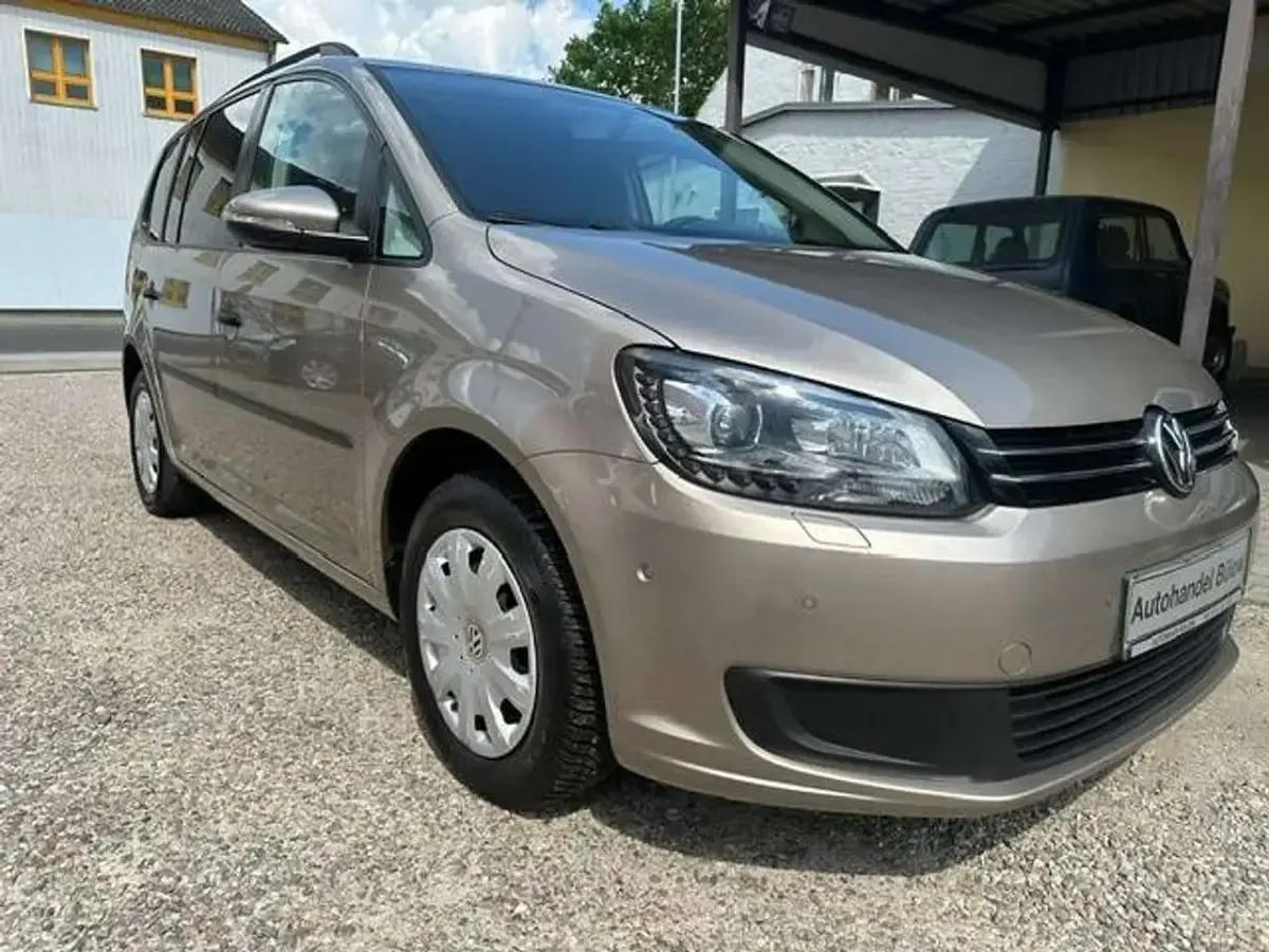 Gebraucht VW Touran Trendline 105 PS (77 kW) 2015 Titanium beige metallic Van / Kleinbus