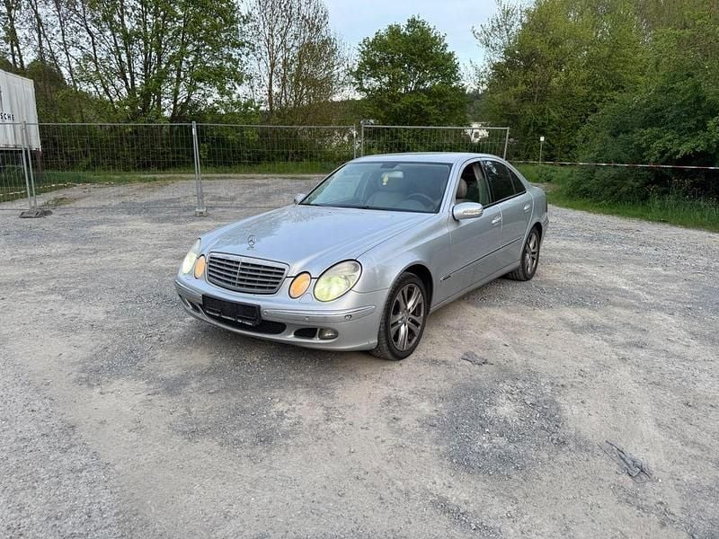 Usata Mercedes E280 190 CV (139 kW) 2005 Argento Berlina