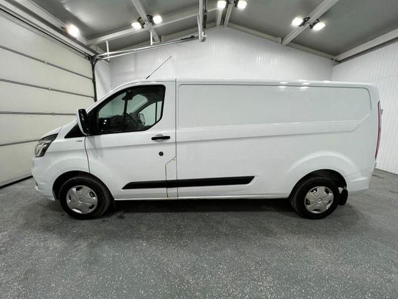 Gebraucht Ford 300 131 PS (96 kW) 2022 Frostweiss/frozenwhite (pn3gz0) Van