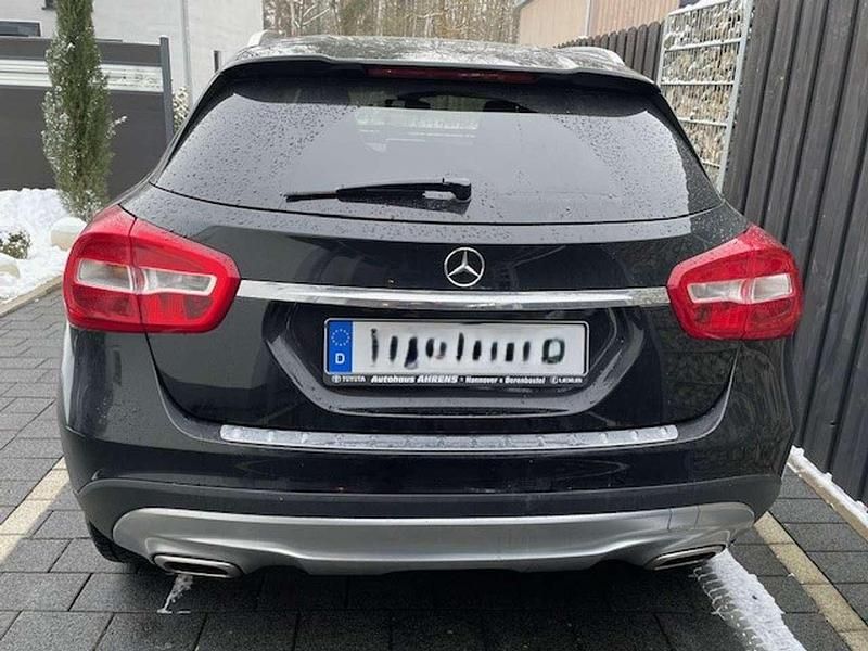 Gebraucht Mercedes GLA200 Urban 156 PS (114 kW) 2016 Schwarz SUV
