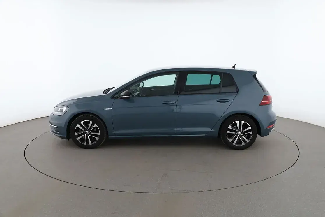 Gebraucht VW Golf VII IQ Drive 131 PS (96 kW) 2019 Blau Limousine