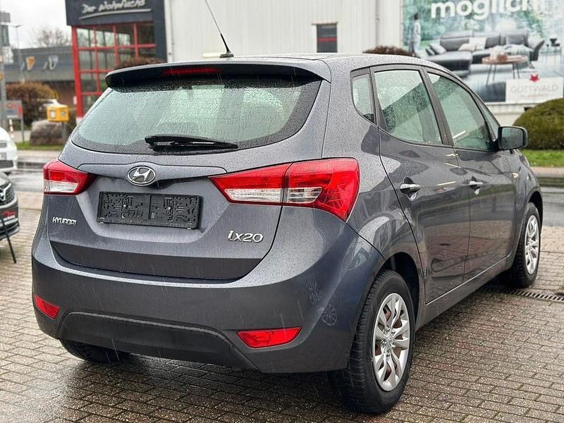 Gebraucht Hyundai ix20 Classic 90 PS (66 kW) 2016 Grau Kleinwagen