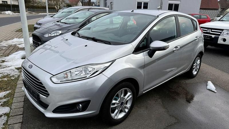 Gebraucht Ford Fiesta Trend 82 PS (60 kW) 2015 Silber Limousine