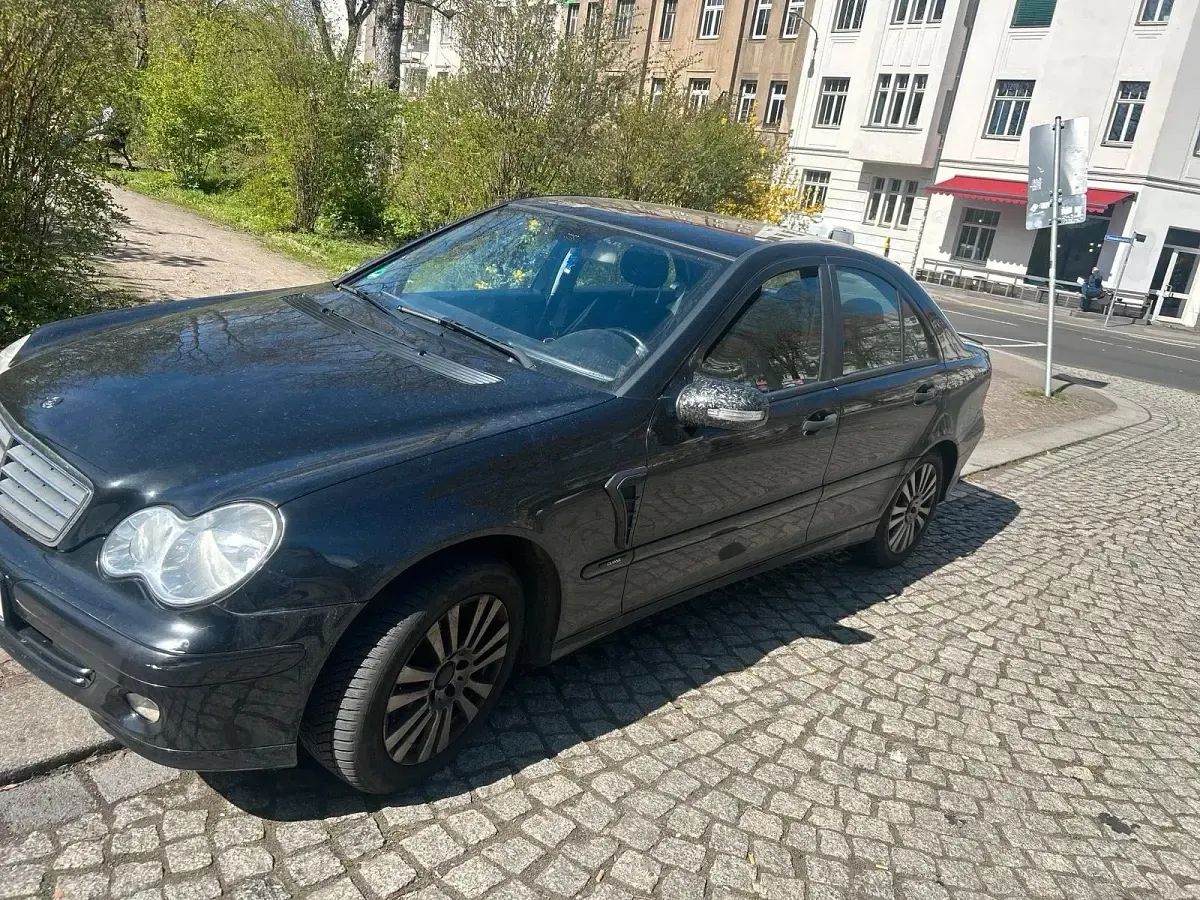 Gebraucht Mercedes C180 145 PS (106 kW) 2004 Schwarz Limousine