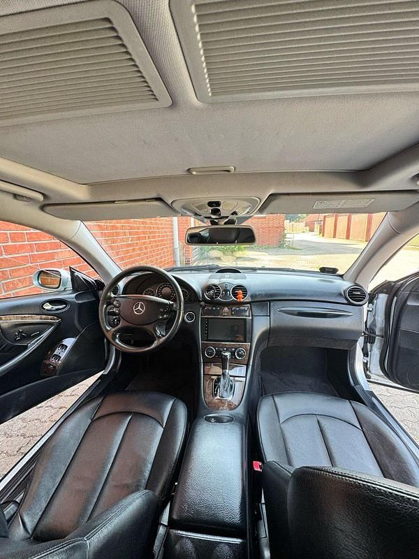 Silber Gebraucht 2009 Mercedes CLK320 Elegance Coupé | 5.995 € (Fairer Preis) - Bild 1/4
