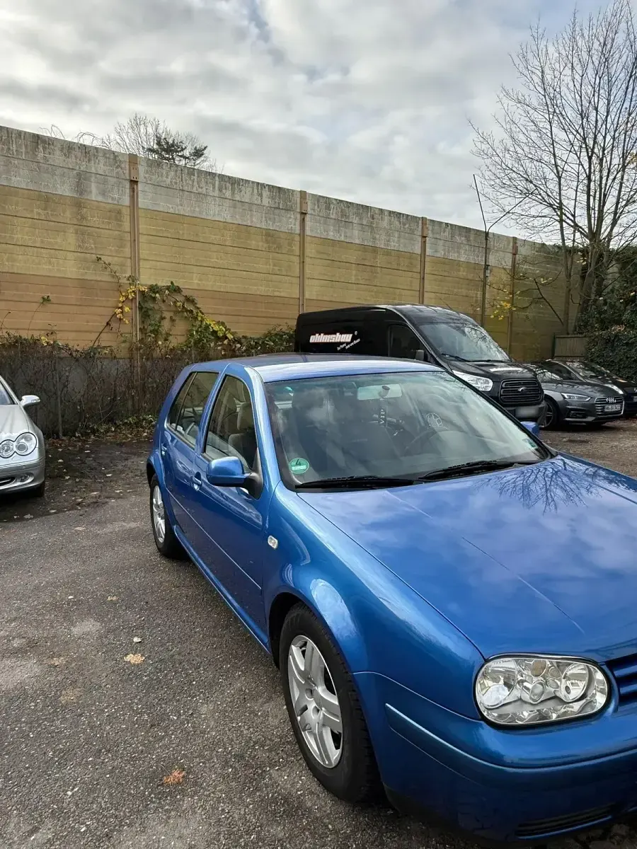 Second-hand VW Golf IV 101 CP (74 kW) 2000 Albastru Berlinǎ