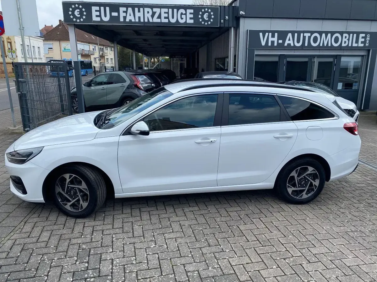 Gebraucht Hyundai i30 101 PS (74 kW) 2024 Weiß Kombi