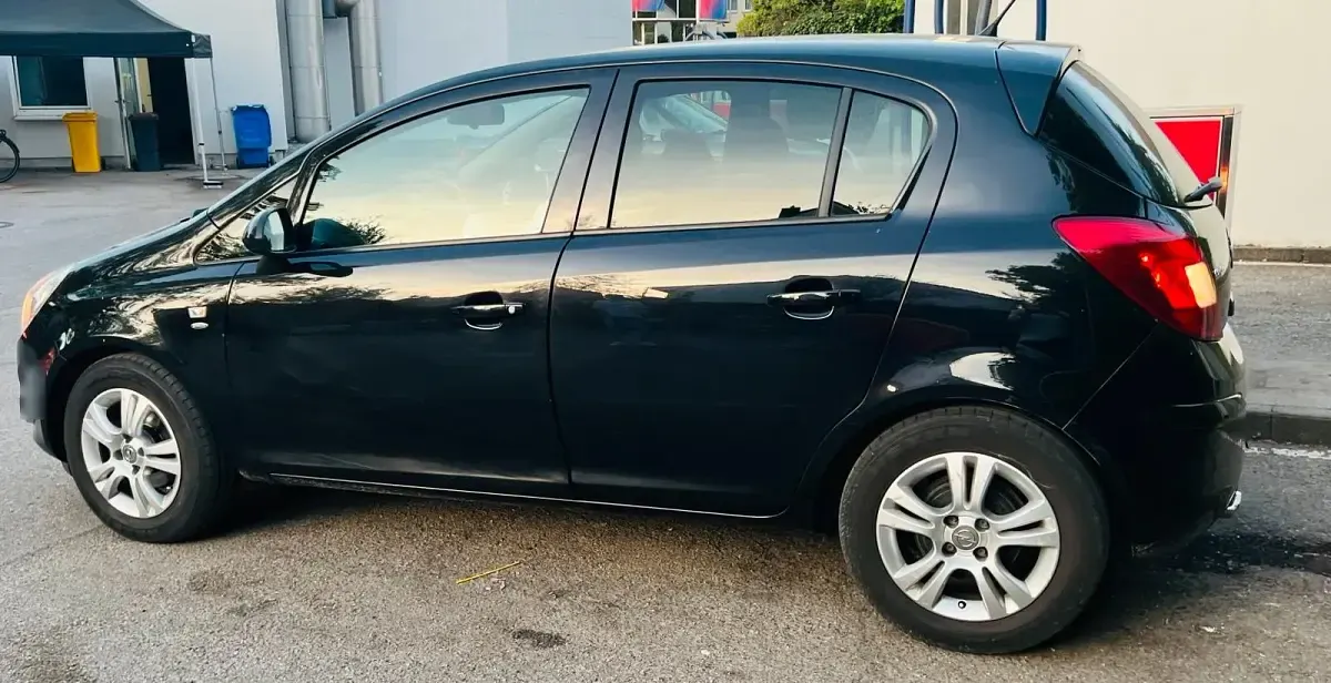 Gebraucht Opel Corsa 101 PS (74 kW) 2011 Schwarz Kleinwagen