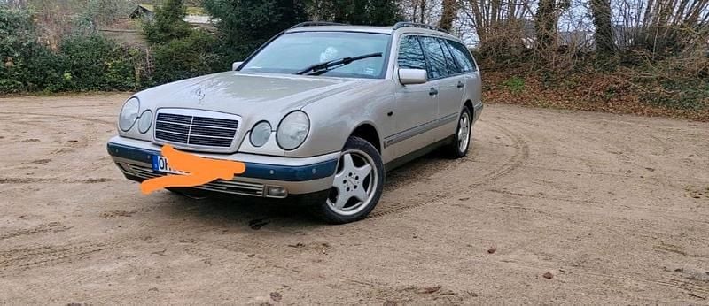 Silber Gebraucht 1999 Mercedes 240 Kombi | 1.789 € - Bild 1/1