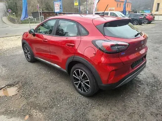 Używany Ford Puma Titanium 125 KM (91 kW) 2021 Czerwony SUV