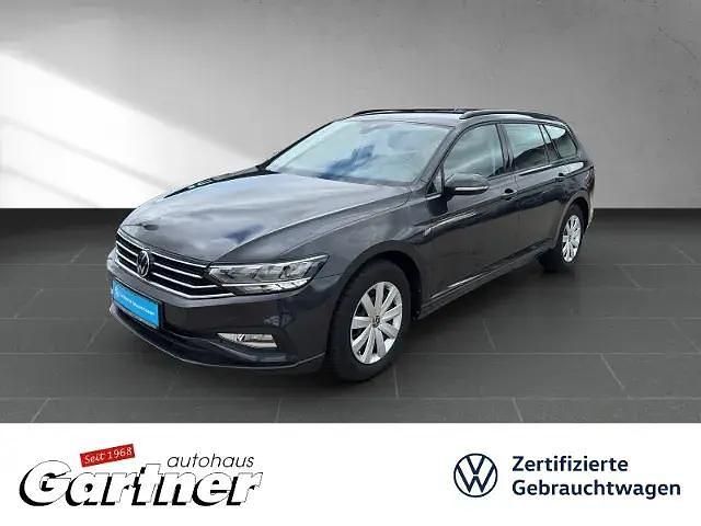 Grau metallic Gebraucht 2021 VW Passat Basis Kombi | 29.975 € (Etwas zu teuer) - Bild 1/4