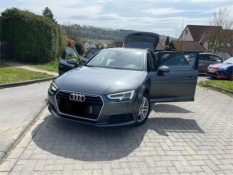 Grau Gebraucht 2017 Audi A4 Kombi | 12.450 € (Fairer Preis) - Bild 1/4