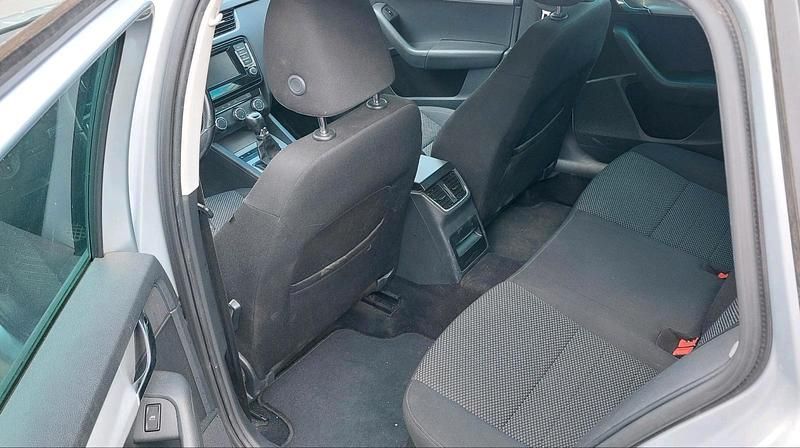 Gebraucht Skoda Octavia Ambition 150 PS (110 kW) 2014 Silber Kleinwagen