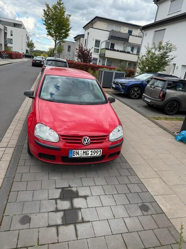 Rot Gebraucht 2006 VW Golf V Kleinwagen | 1.500 € (Superpreis) - Bild 1/4