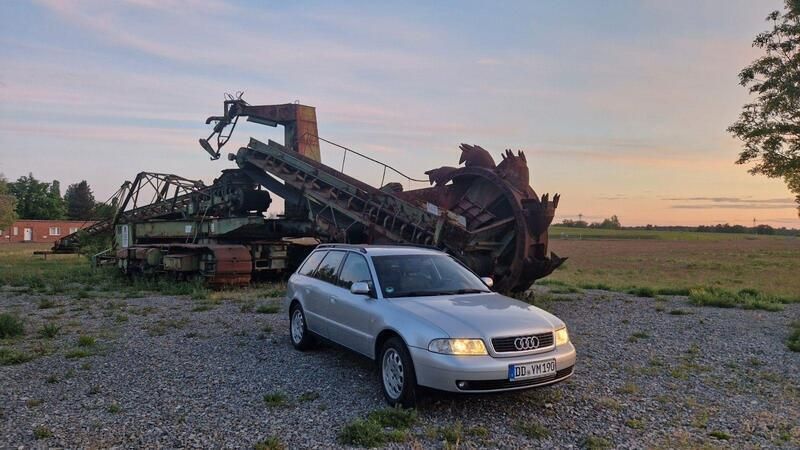 Silber Gebraucht 2000 Audi A4 Kombi | 3.100 € - Bild 1/4