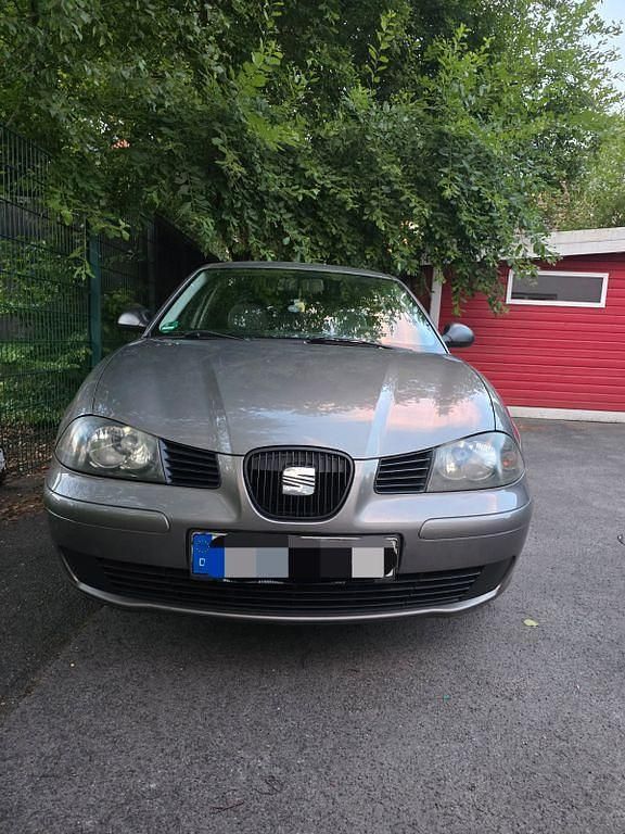 Grau Gebraucht 2003 Seat Ibiza | 1.999 € - Bild 1/4