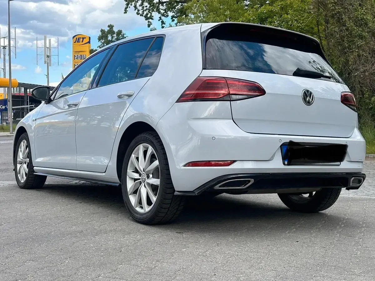 Second-hand VW Golf VII R 150 CP (110 kW) 2018 Andere farben Berlinǎ