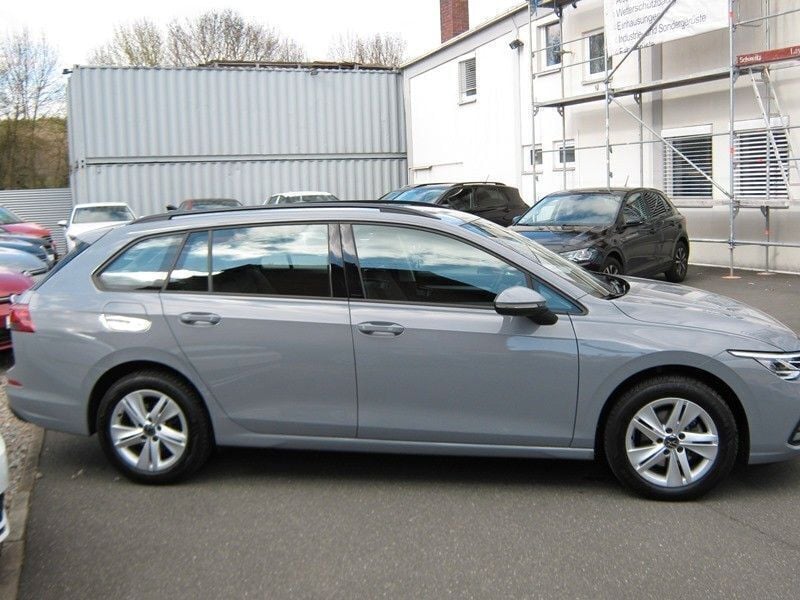Second-hand VW Golf VIII Life 110 CP (80 kW) 2022 Gri Break