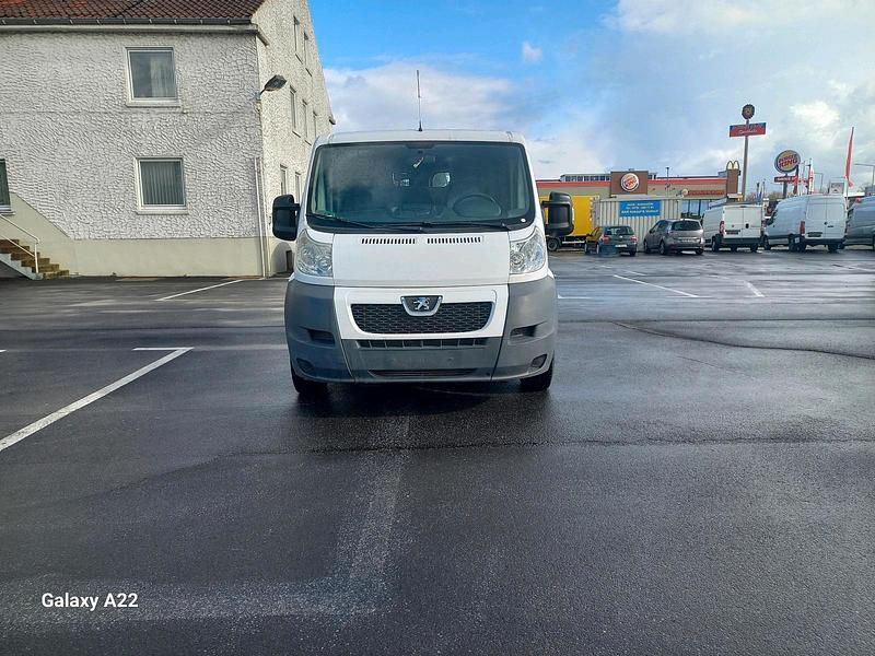 Gebraucht Peugeot Boxer 101 PS (74 kW) 2011 Weiß Van