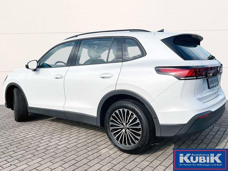 Gebraucht VW Tiguan Pro 150 PS (110 kW) 2024 Oryxweiß perlmutteffekt SUV