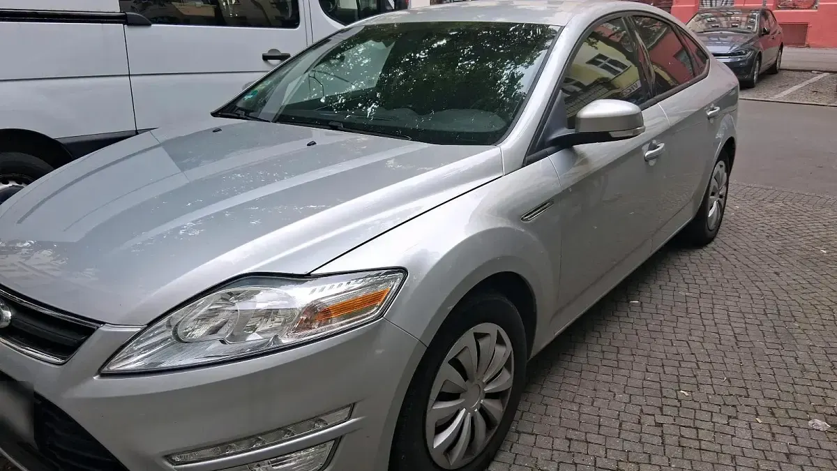 Gebraucht Ford Mondeo 140 PS (102 kW) 2013 Silber Limousine