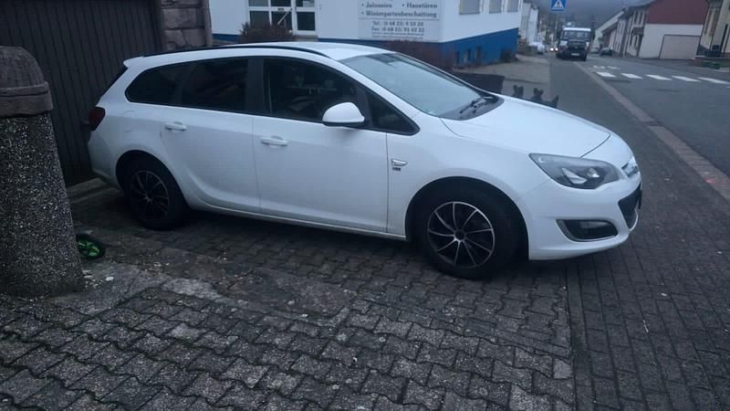Gebraucht Opel Astra 140 PS (102 kW) 2013 Kombi