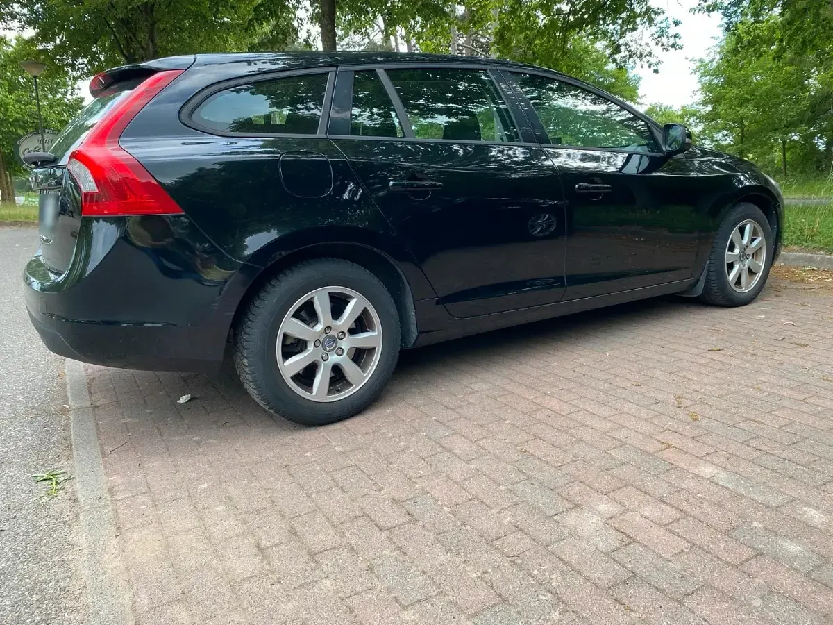 Gebraucht Volvo V60 116 PS (85 kW) 2011 Schwarz Kombi