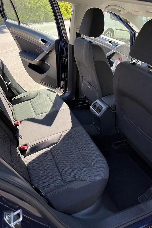 Second-hand VW Golf VII 105 CP (77 kW) 2013 Albastru Berlinǎ
