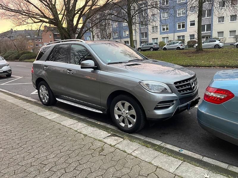 Gebraucht Mercedes ML250 204 PS (150 kW) 2014 Andere farben SUV