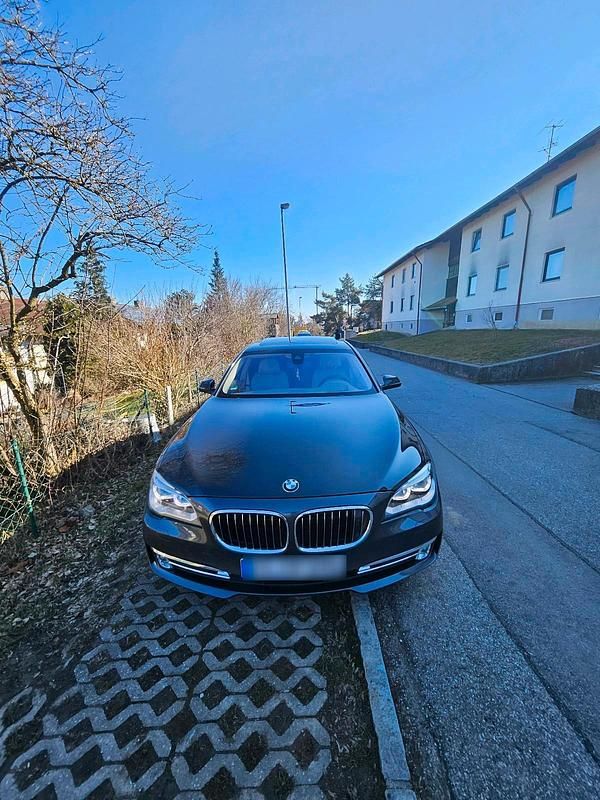 Gebraucht BMW 730 258 PS (189 kW) 2012 Grau Limousine