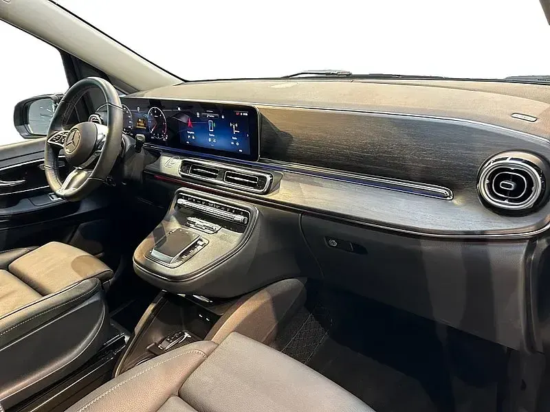 Gebraucht Mercedes V300 237 PS (174 kW) 2025 Obsidianschwarz metallic Van / Kleinbus