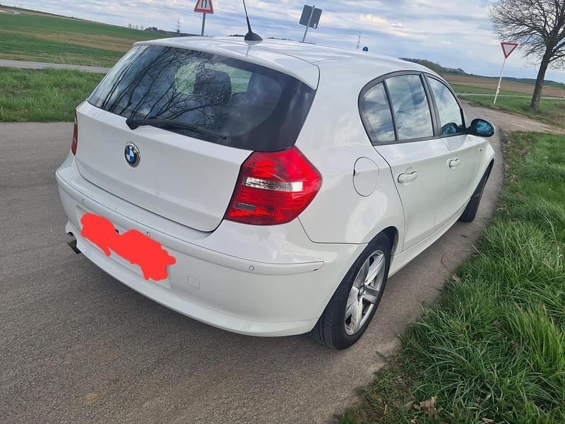 Gebraucht BMW 120 150 PS (110 kW) 2010 Weiß Kleinwagen