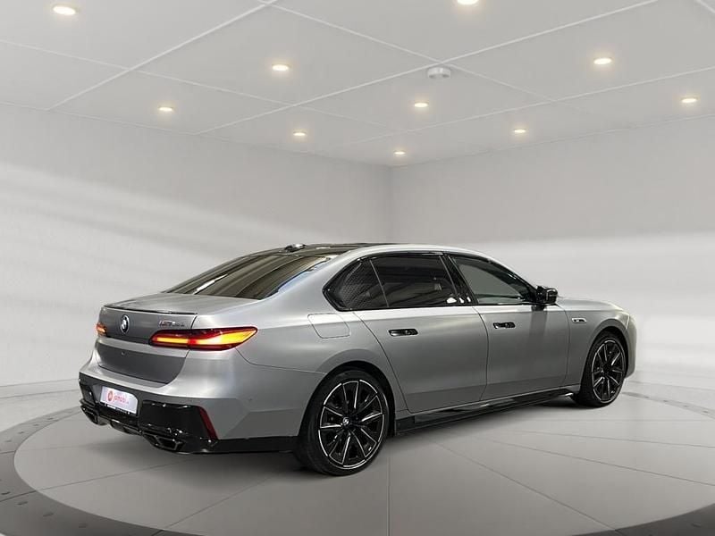 Gebraucht BMW M760e Sport Line 381 PS (280 kW) 2025 Grau Limousine