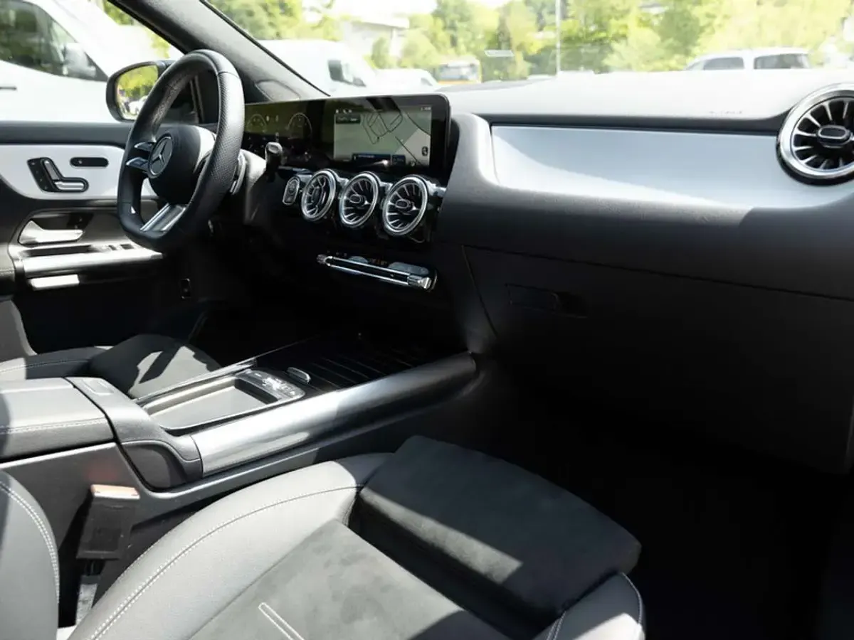 Gebraucht Mercedes GLA220 AMG 190 PS (139 kW) 2025 Grau SUV