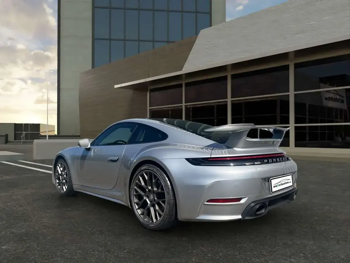 Gebraucht Porsche 992 394 PS (289 kW) 2024 Silber Coupé