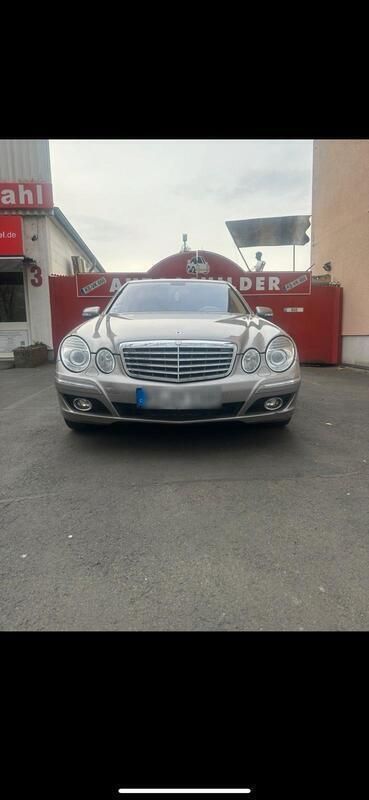 Andere außenfarben Gebraucht 2006 Mercedes E280 Elegance Limousine | 7.999 € (Fairer Preis) - Bild 1/4