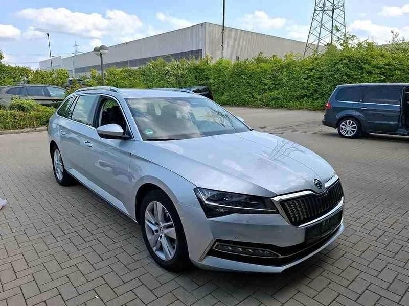 Silber Gebraucht 2022 Skoda Superb Style Kombi | 16.750 € (Guter Preis) - Bild 1/4