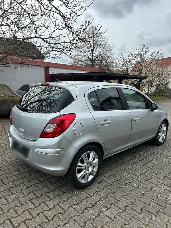 Gebraucht Opel Corsa 100 PS (73 kW) 2010 Silber Kleinwagen